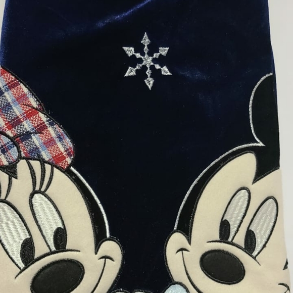 Disney Mickey and Minnie Mouse Christmas Tree Shirt - Picture 7 of 10